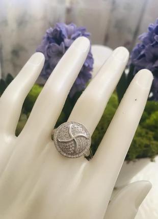 Серебряное кольцо с фианитами zarina