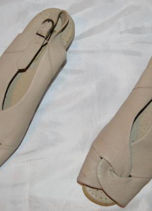 Босоніжки сандалі шкіряні walk ealy розмір 40, босоножки