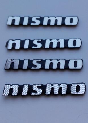 Шильдики на колонки или в салоне Nissan Nismo