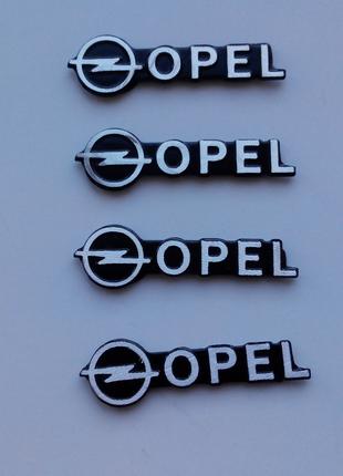 Шильдики на колонки или в салоне Opel