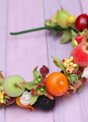 Яркий осенний обруч ободок с ягодами и фруктами на праздник осени