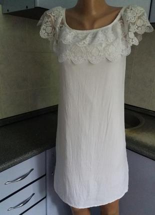 Оригинальное белое платье с шикарным кружевом
