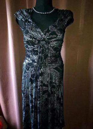 Платье нарядное 44-46,чёрное с серебряным узором