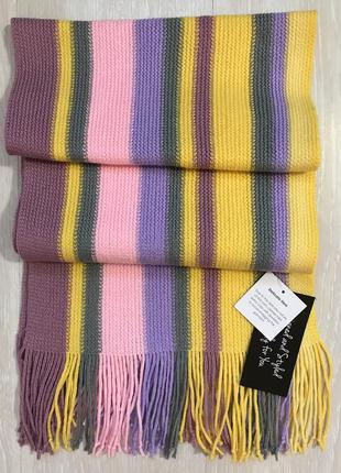 Очень красивый и стильный вязаный шарф в разноцветную полоску.