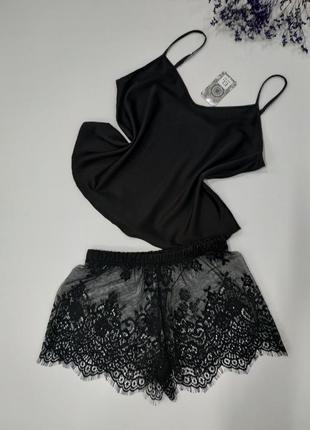 Модная черная шелковая с кружевом пижамка на девушке el afrodi...