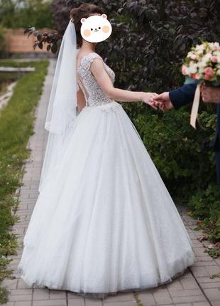 Шикарное свадебное платье в пол
