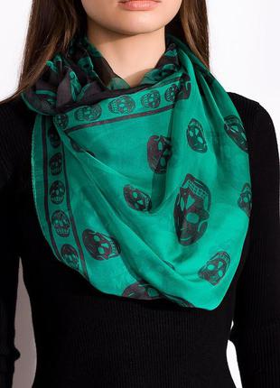 Зелено-черный шарф с черепами