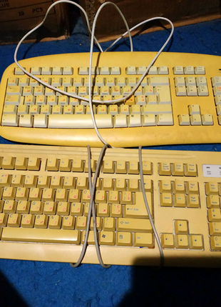 Клавиатуры проводные в светлом цвете PS/2.Б/У.