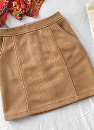 Стильная базовая песочная мини юбка трапеция из плотной ткани ...