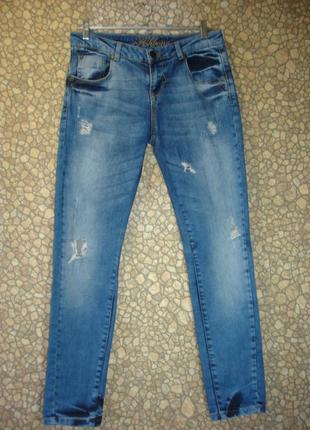 Стильные джинсы с дырками  "fishbone"