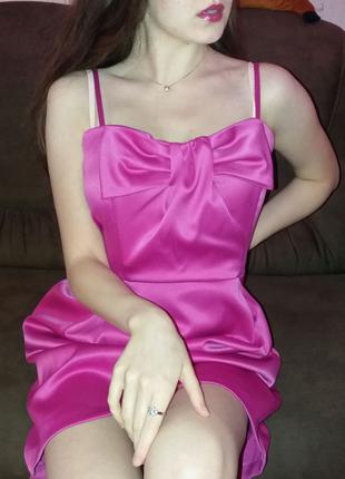 Шикарное розовое атласное платье (коктейльное/для выпускного вече