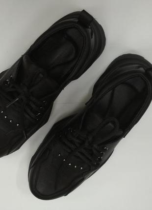 Кожаные черные кроссовки