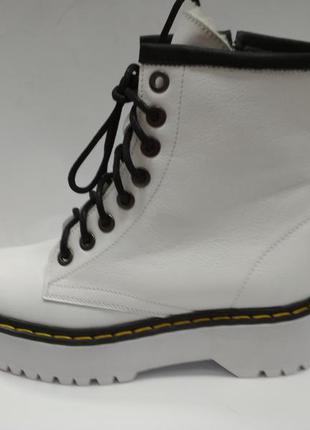 Зимний ботинок на шнурках белый кожаный