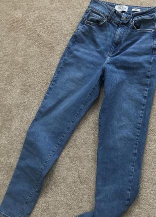 Качественные базовые джинсы мом/mom на высокий рост new look