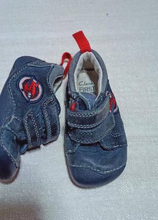 Первые детские туфли, кеды, мокасины обувь clarks first shoes ...