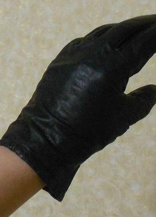 Жіночі рукавички чорного кольору. натуральна шкіра. s
