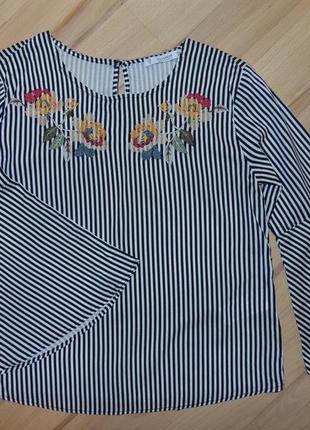 Нова блузка з вишивкою pull&bear