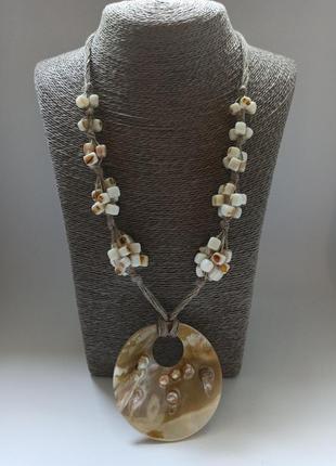Эко ожерелье и серьги-грозди из перламутра