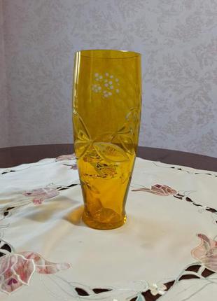 Винтажная ваза из желтого стекла