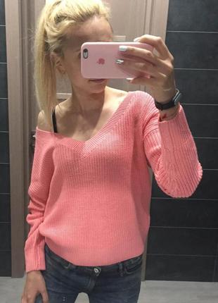 Вязаный розовый свитер с вырезом от h&m