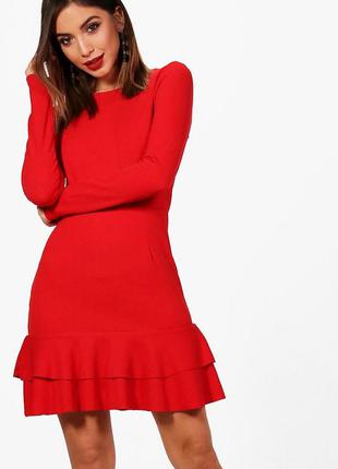 Шикарное красное платье с воланами внизу boohoo/трендовая модель
