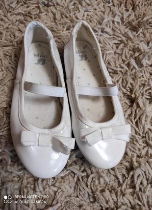 Лакированные белые балетки-туфельки для девочки