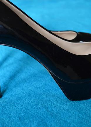 Туфли чёрные из лаковой кожи р. 40 (стопа 25 см) nine west