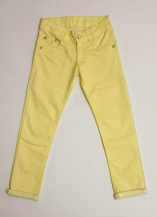 Яркие джинсы желтого цвета для девочки, р.134