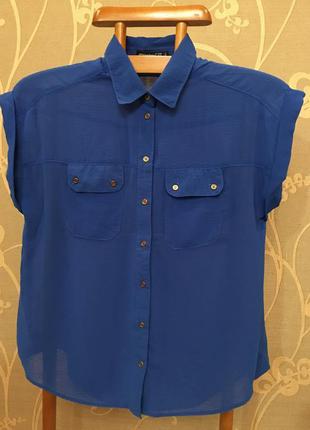 Очень красивая и стильная брендовая блузка синего цвета.