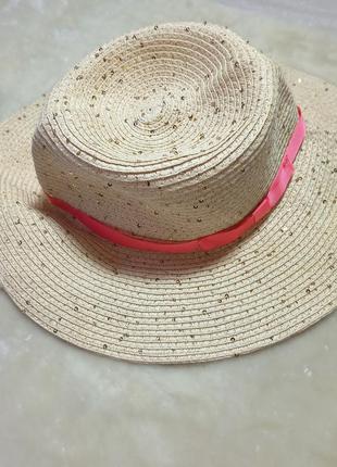 Соломенная шляпа с широкими полями и пайетками