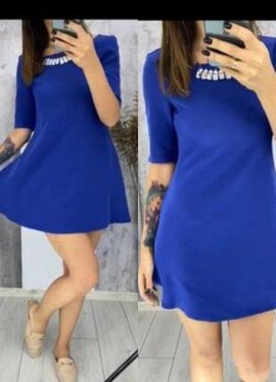 Розкішне плаття яскраво-синього кольору