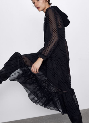 Свободное длинное черное платье с капюшоном от zara