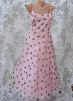 Нежно-розовое расклешенное платье в горох