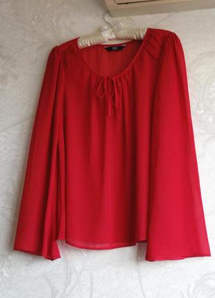 Червона блуза, цікавий покрій, модний рукав