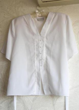 Блуза белая с поясом