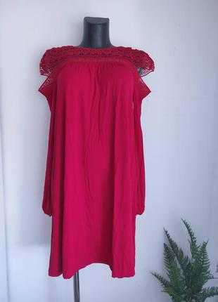 Червона сукня з мереживними плечима і довгим рукавом від by very