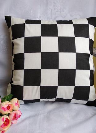 Декоративная наволочка черно белые шахматы 35*35 см