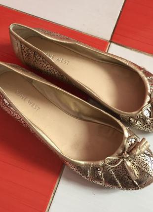 Элегантные стильные кожаные золотые туфли балетки nine west ра...