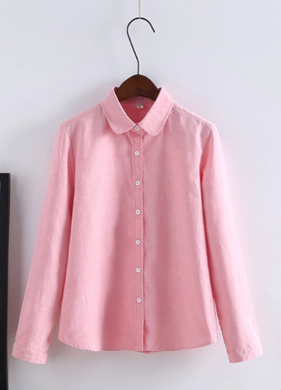 Женская рубашка нежно-розового цвета.