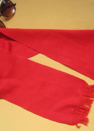 Красный детский шарф с бахромой