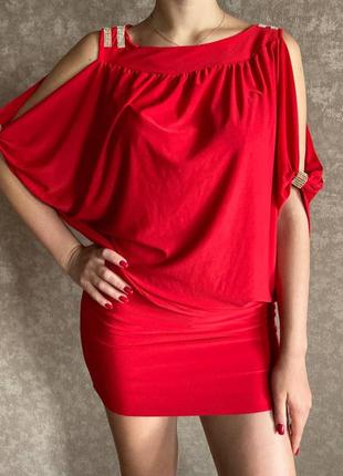 Яркое красное мини - платье