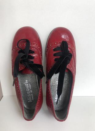 Лаковые красные туфли для девочки