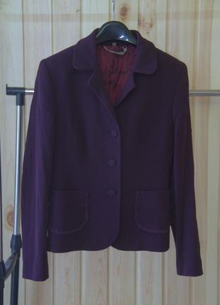 Темно-бордовый полушерстяной пиджак анлийского бренда на шелко...