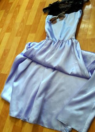 Красива лавандова сукня максі з мереживом