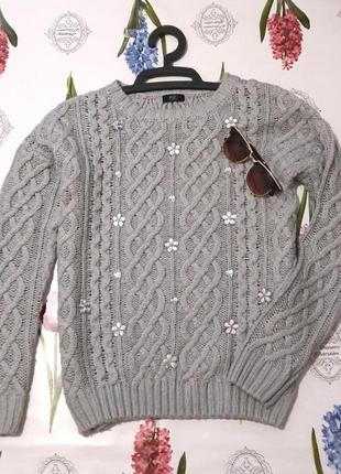 Вязаный серый  свитер джемпер с косами и камнями от f&f