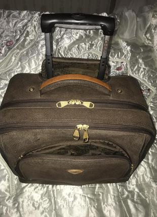 Чемодан чемодан 🧳среднего размера для путешествий