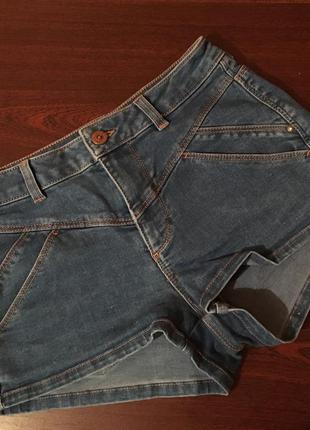 Короткі джинсові шорти від pull&bear