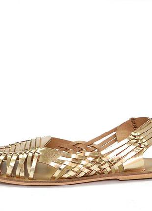 Золотые кожаные плетённые босоножки сандалии