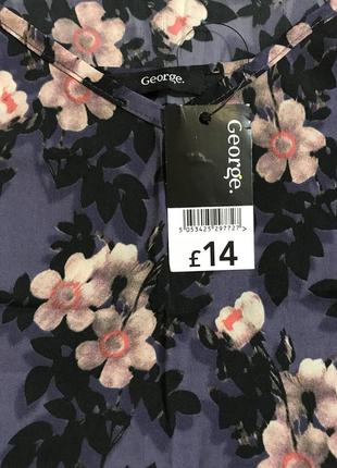 Очень красивая и стильная брендовая блузка-маечка в цветах.