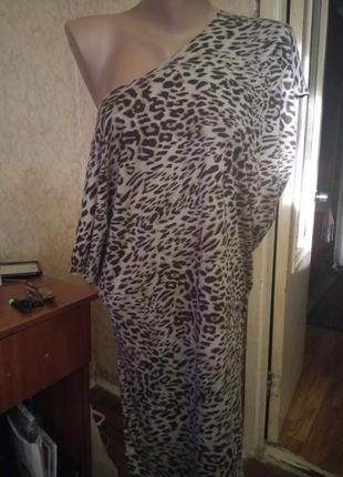 💞👗летнее леопардовое платье-футболка  с открытым плечом 8/10.р...